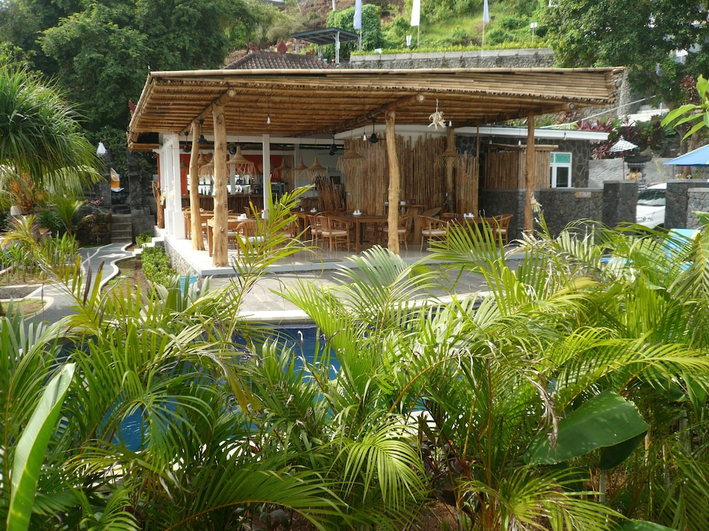 Vienna Beach Resort 4/69