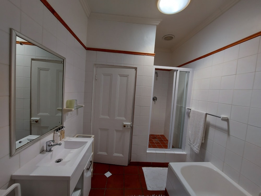 Newlands Guest House 37/39
