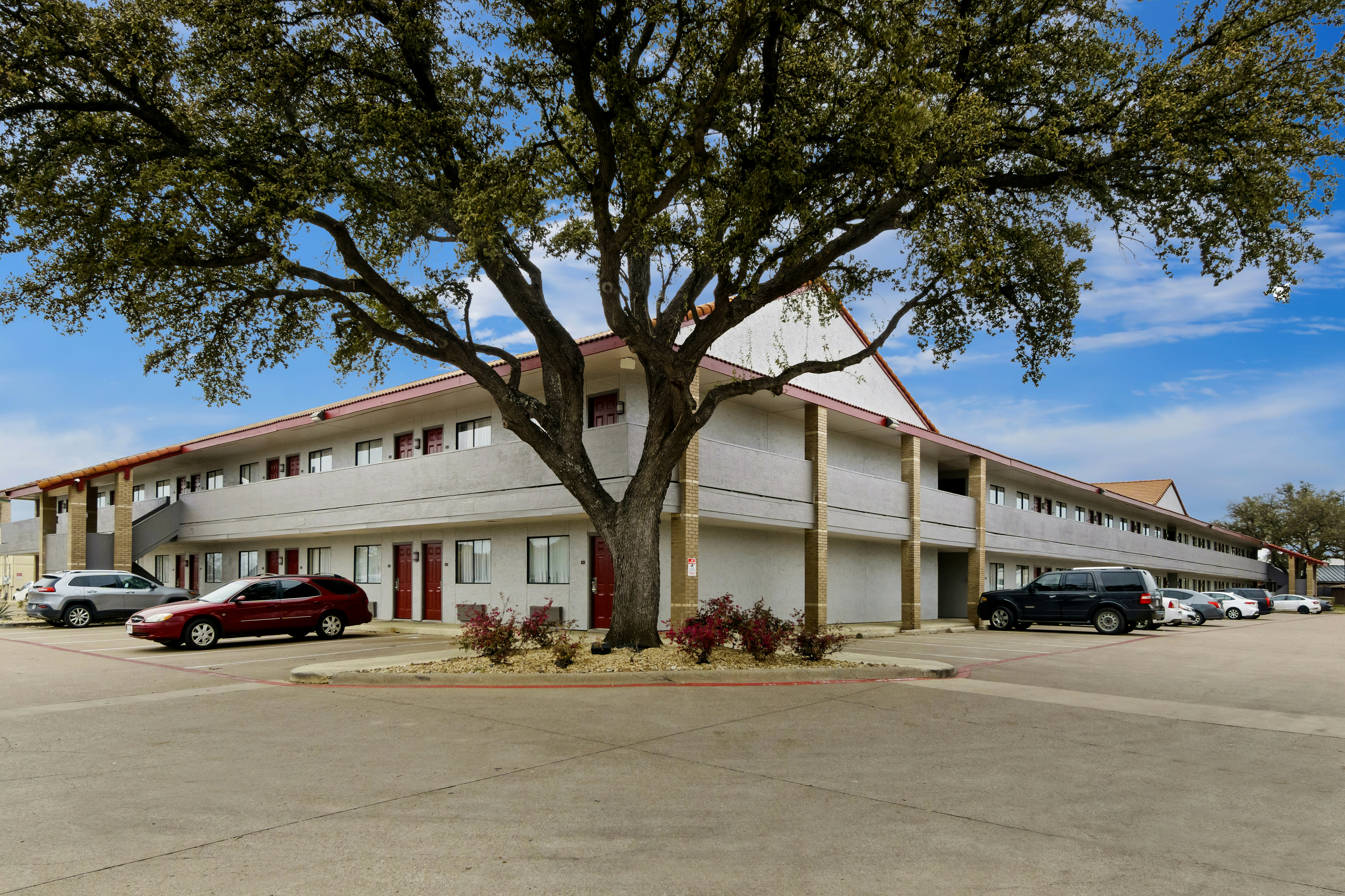 Red Roof Inn & Suites Irving - DFW Airport South 39/45