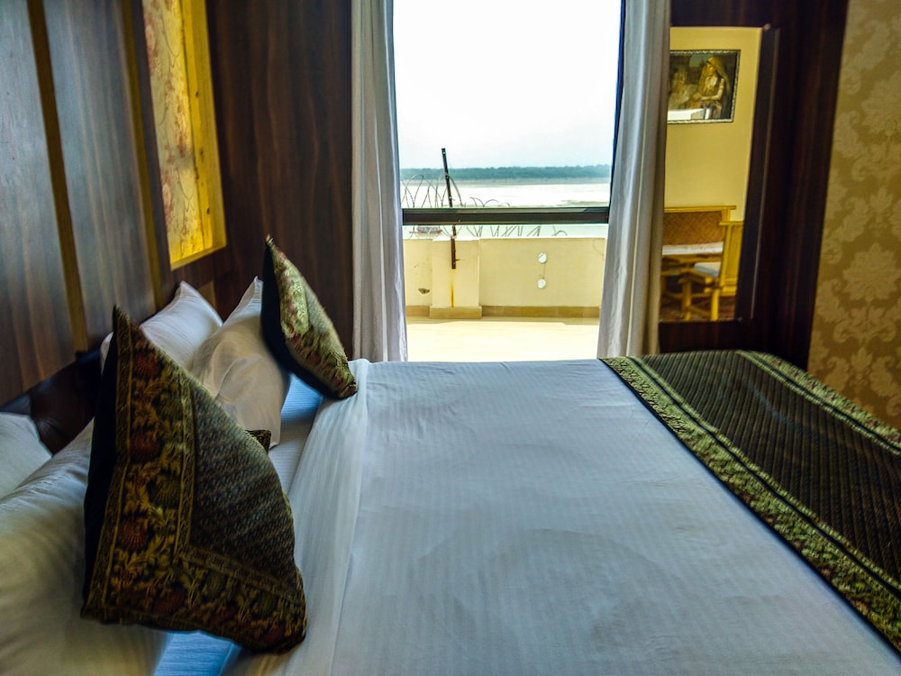 Dwivedi Hotels Sri Omkar Palace 11/37