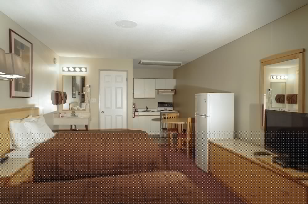 EasyStay Inn & Suites Fernie 26/37