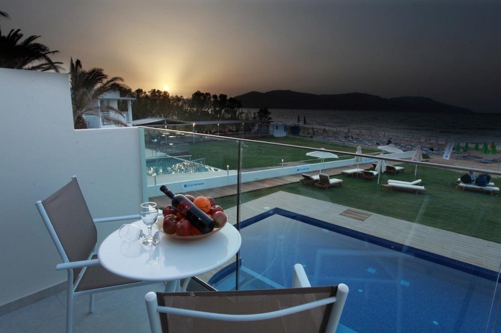 Cretan Beach Resort Hotel 54/57