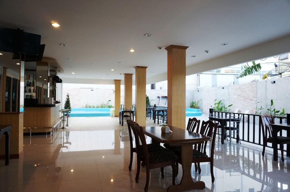Th Beach Hotel 56/64