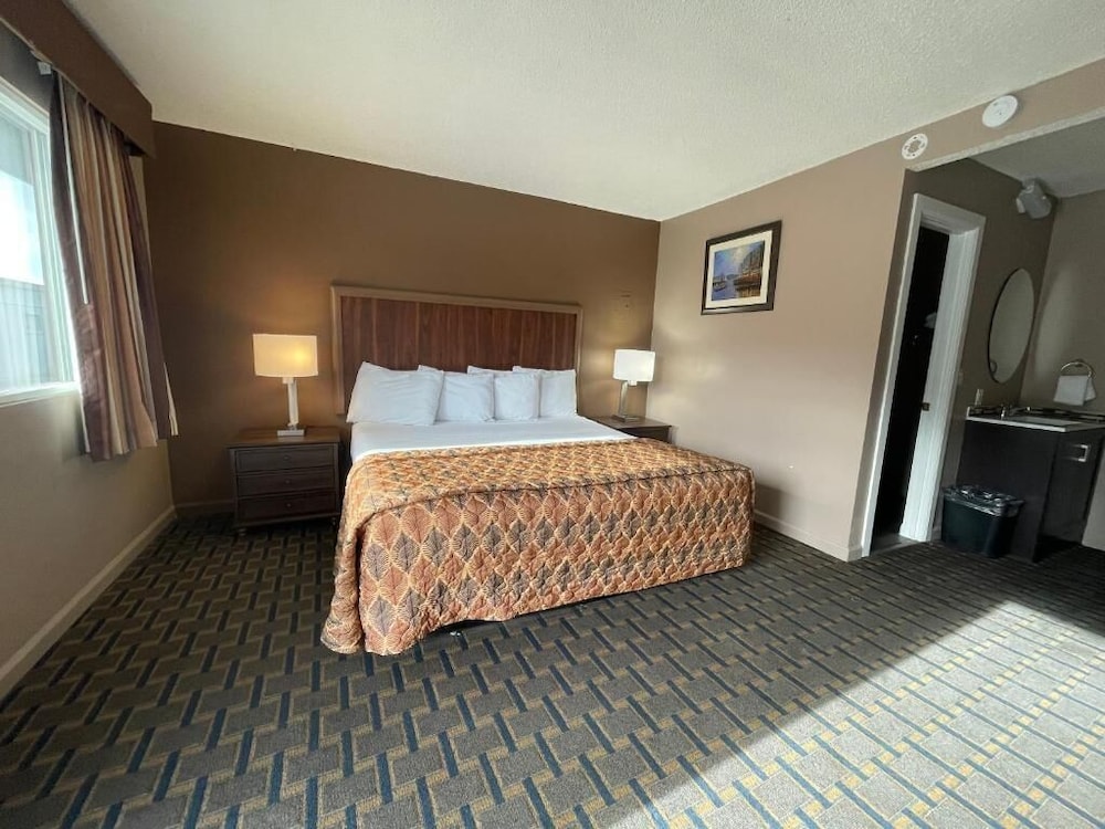 Dream Inn 7/37