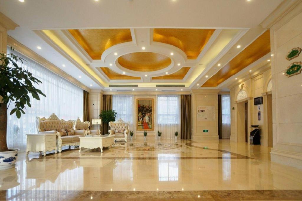Vienna Hotel (Shanghai Hongqiao International Exhibition Center Huaxin) 21/28