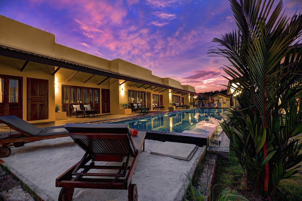 Taratai Villa 50/57