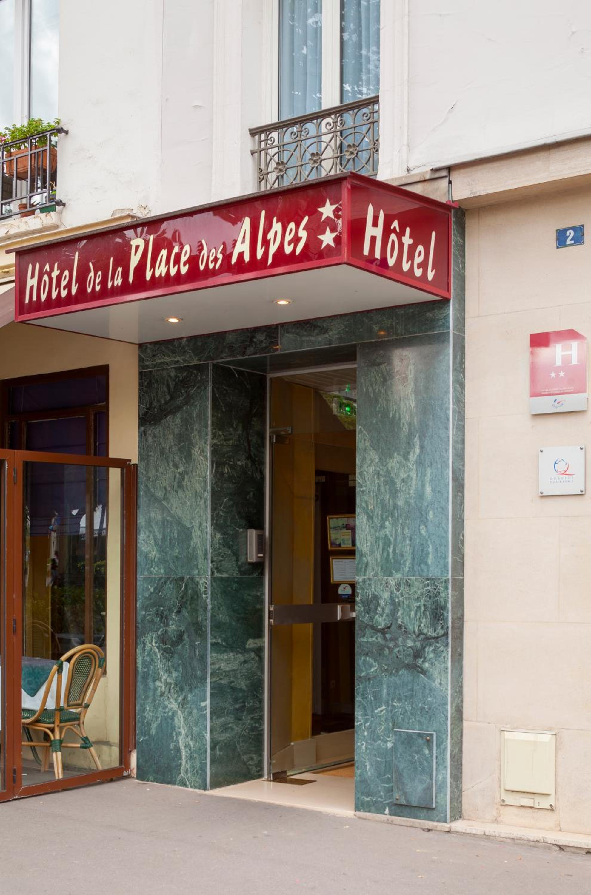 HOTEL DE LA PLACE DES ALPES 1/35