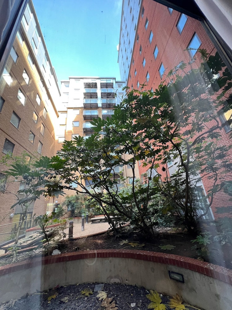 NOVOTEL READING CENTRE 77/80