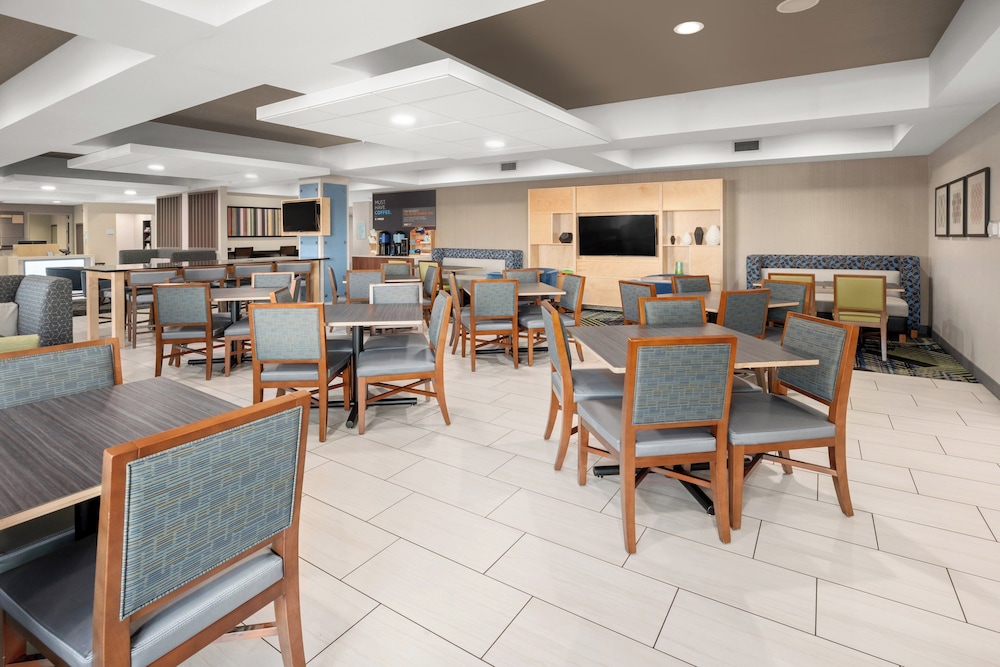 Holiday Inn Express Hotel Suites A Marysville 48/71