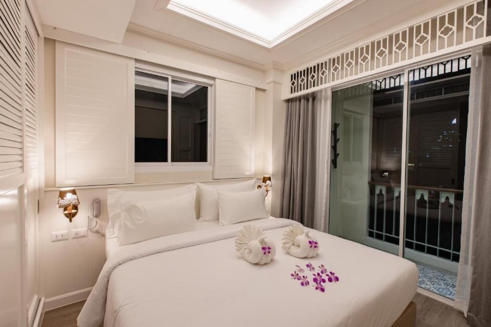 Siam Tharadol 24/72