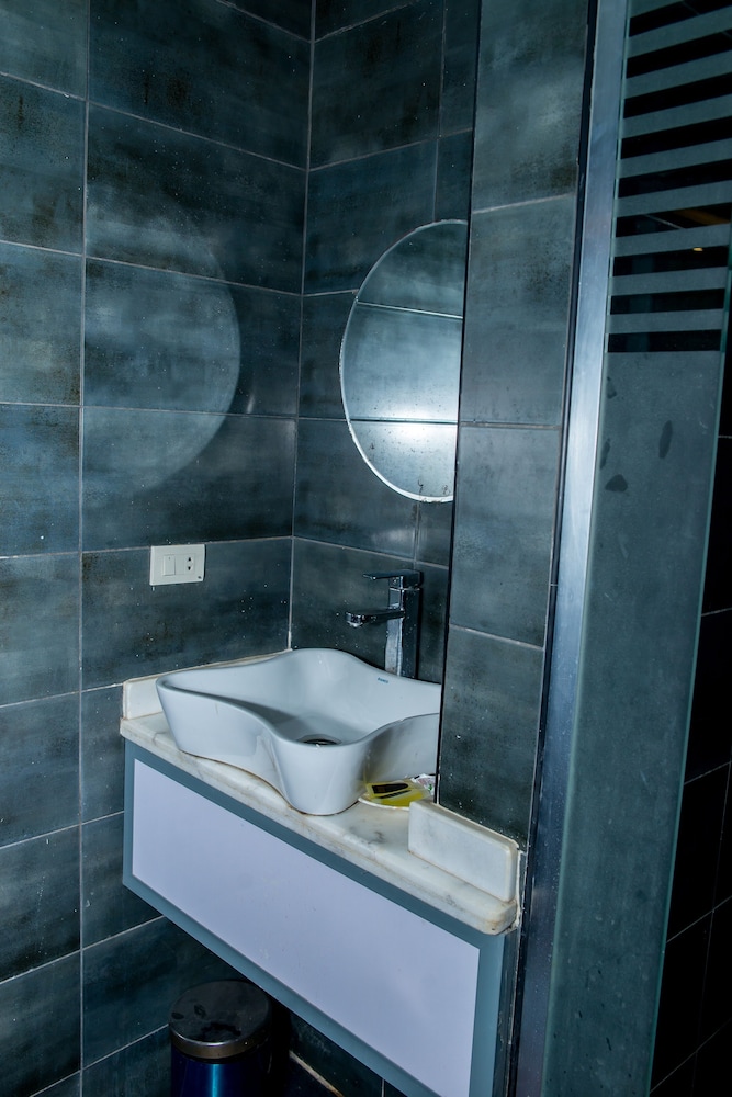 Marvel Stone Hotel 37/38