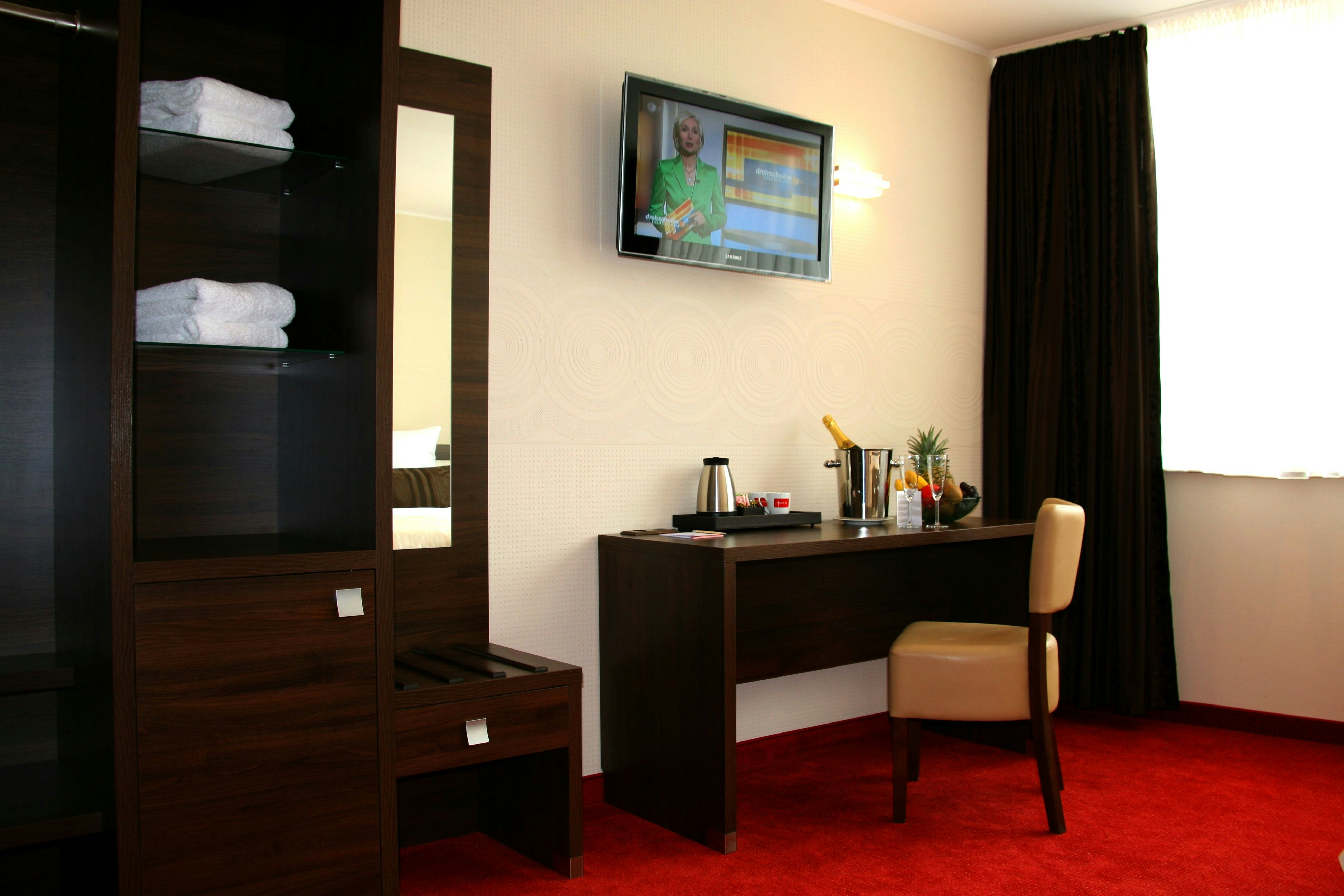 home Hotel 39/40