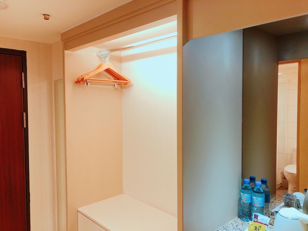 We Meet Hotel 24/68