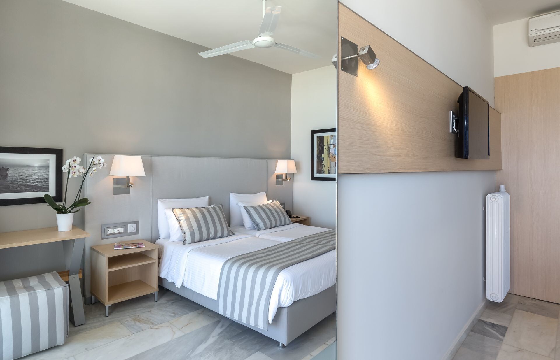 SINGLE ROOM