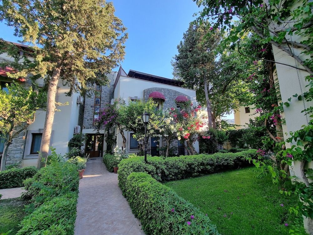 Bella Garden Boutique Hotel 61/83
