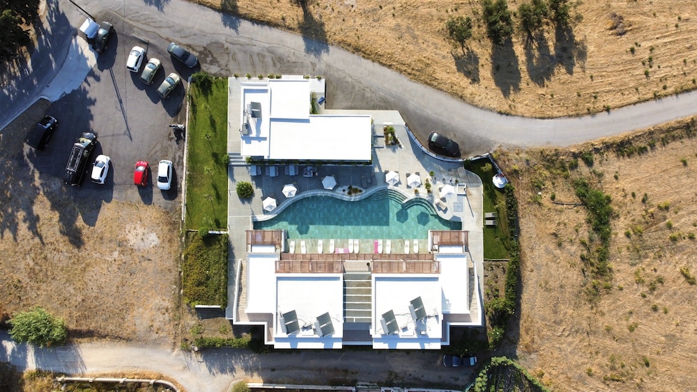 Nama Retreat Suites 51/56