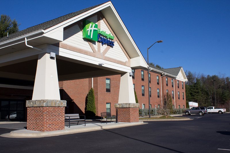 HOLIDAY INN EXPRESS WEST JEFFERSON 45/49