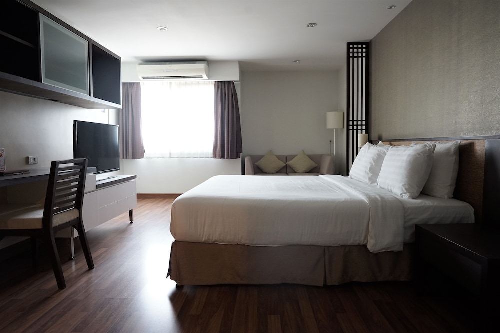 The Grand Napat 6/61