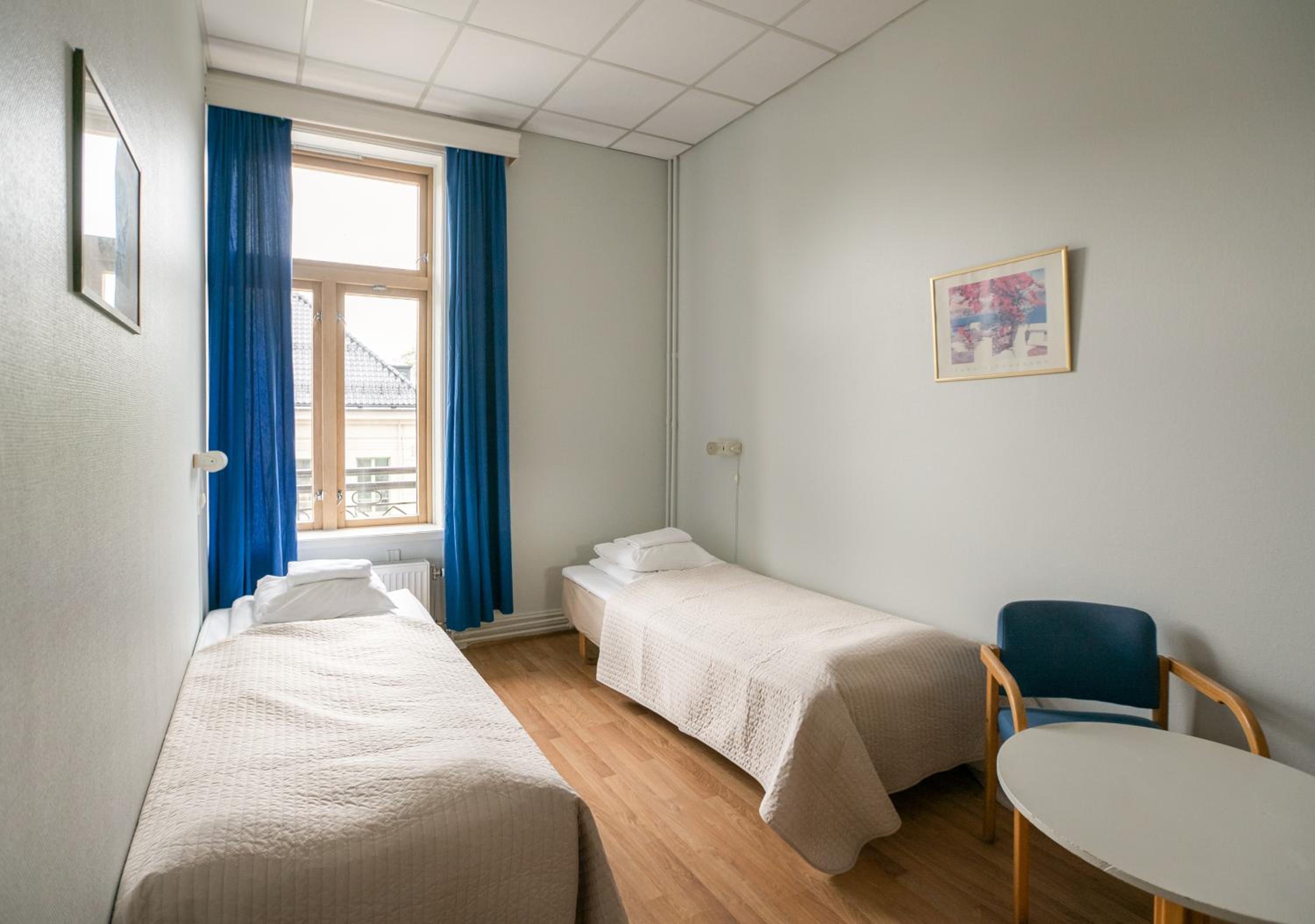 Budget, Twin Beds, Shared Bathroom
