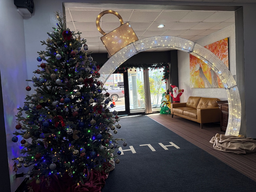 Harmon Loop Hotel 30/36