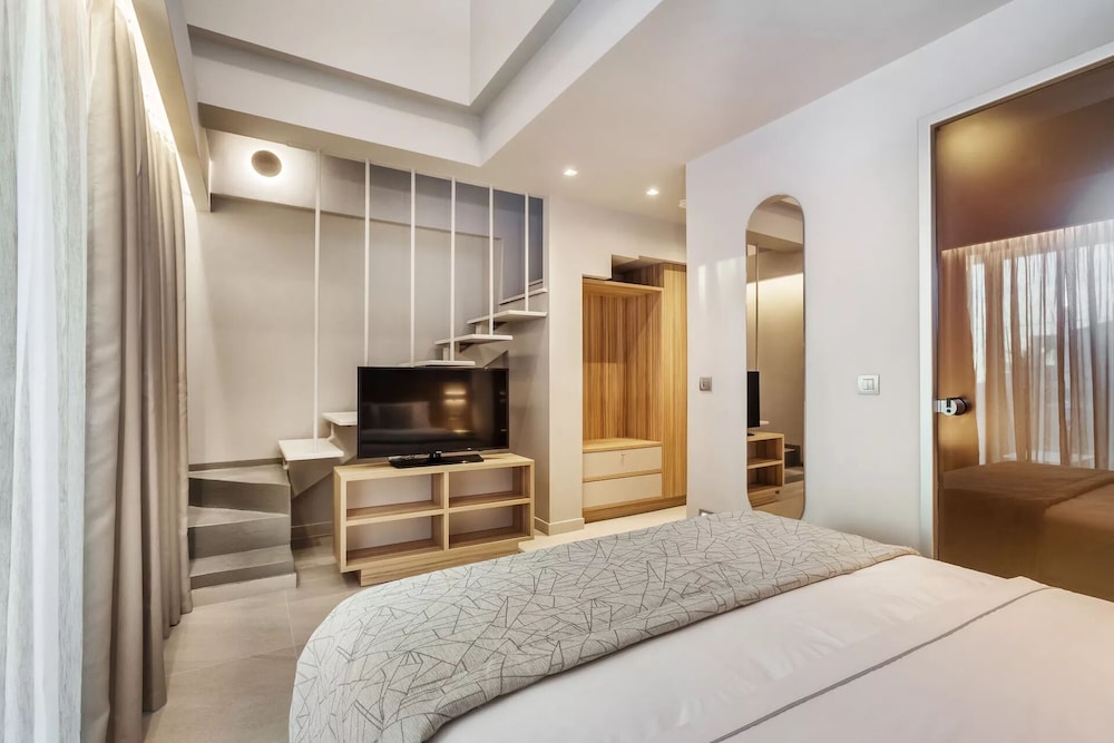PREMIUM, APARTMENT, POOL VIEW