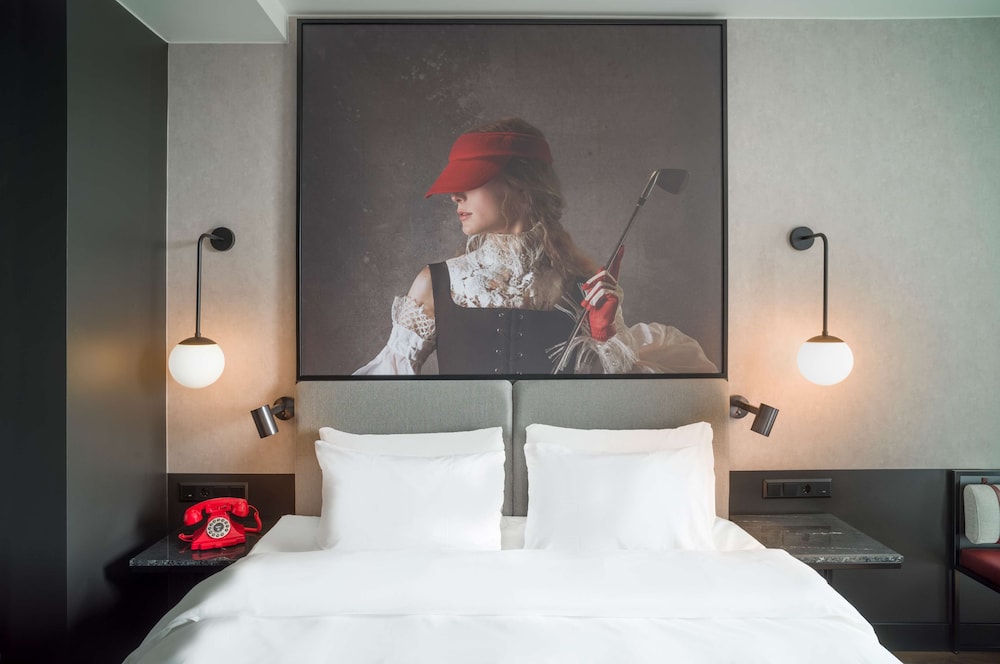 Radisson RED Oslo Airport 12/60