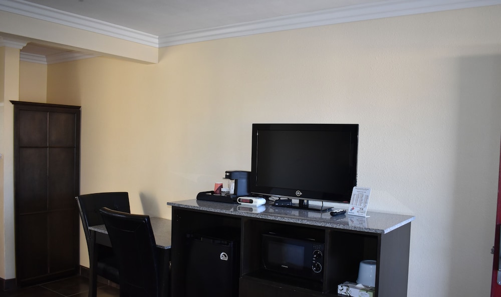 Rockview Inn And Suites 35/54