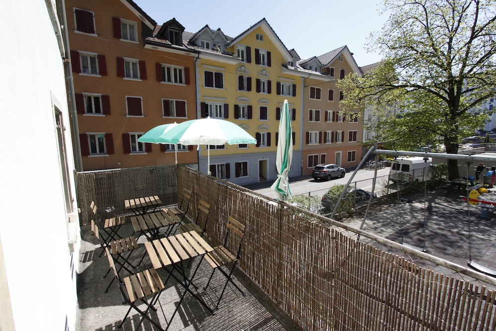 Easy Living Business Apartments 25/27