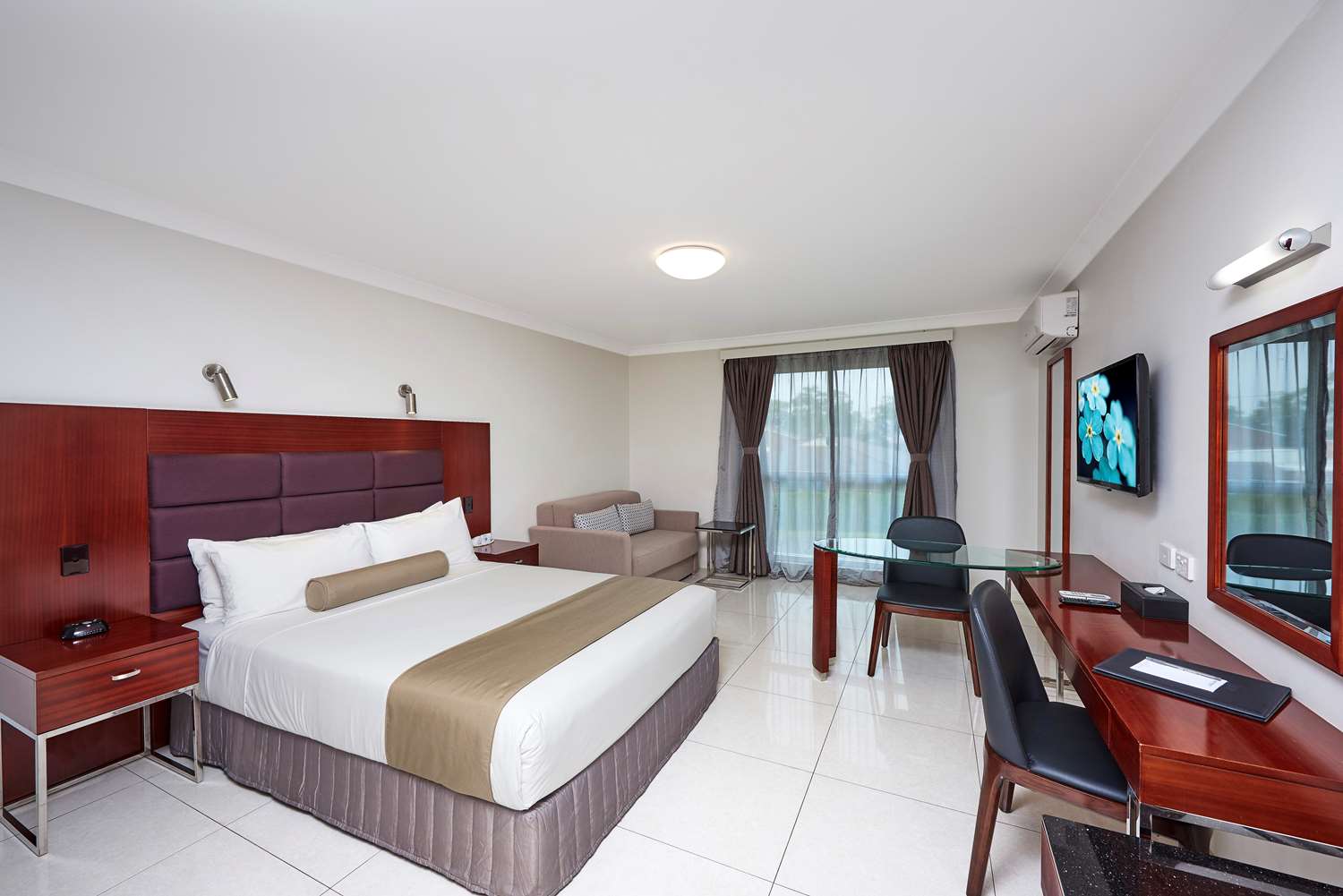 Deluxe, Queen Bed