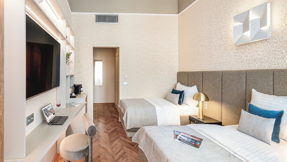 Hotel Maestro by Adrez 13/47