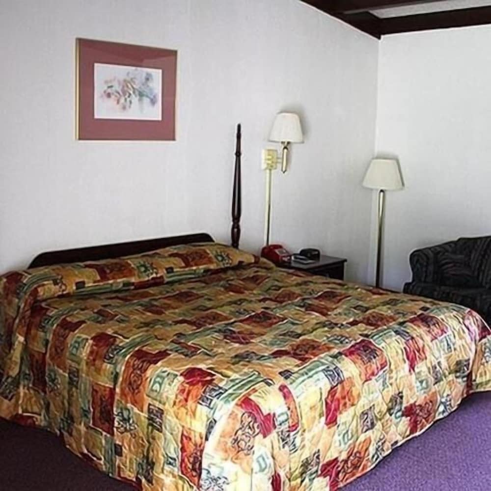 Hometown Inn Staunton VA near Hwy 11 18/50