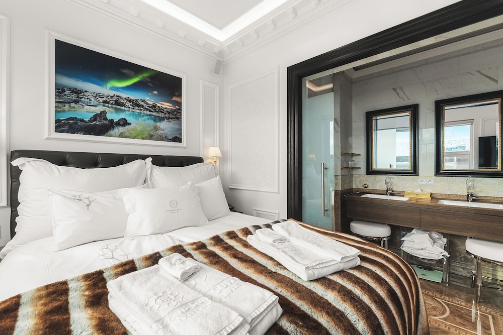 Diamond Suites 23/73
