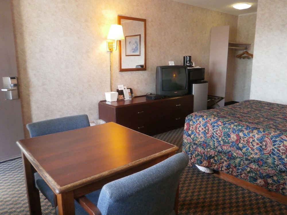 Richmond Inn & Suites 22/36
