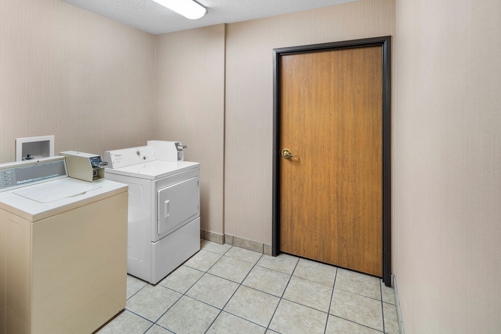 Everspring Inn Suites Hill City 7/61