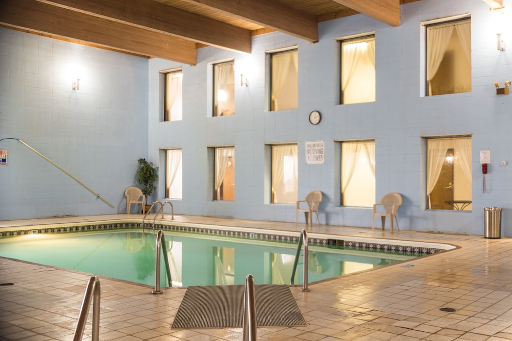 The Ridge Hotel Portage 2/43
