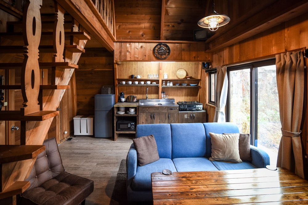 The Hut 13/16