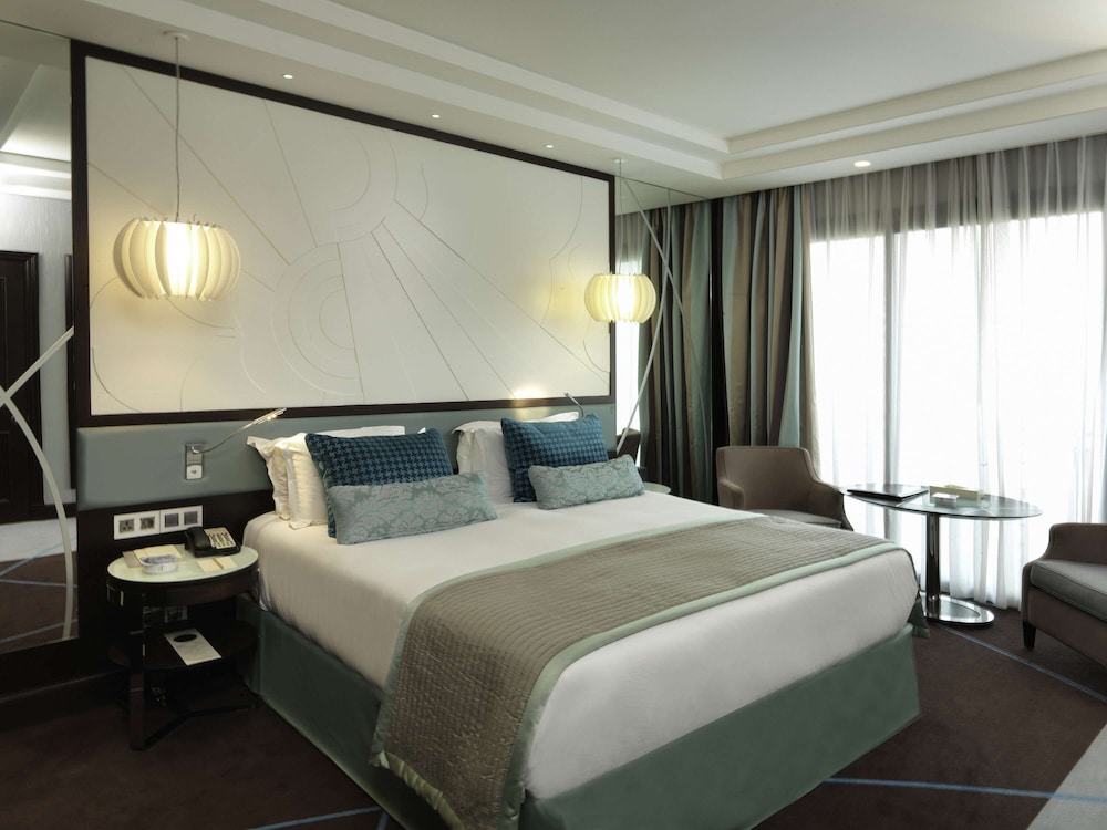 LUXURY, KING BED, BALCONY