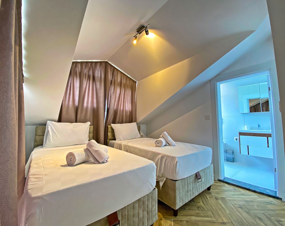 Zehra Villas 15/50