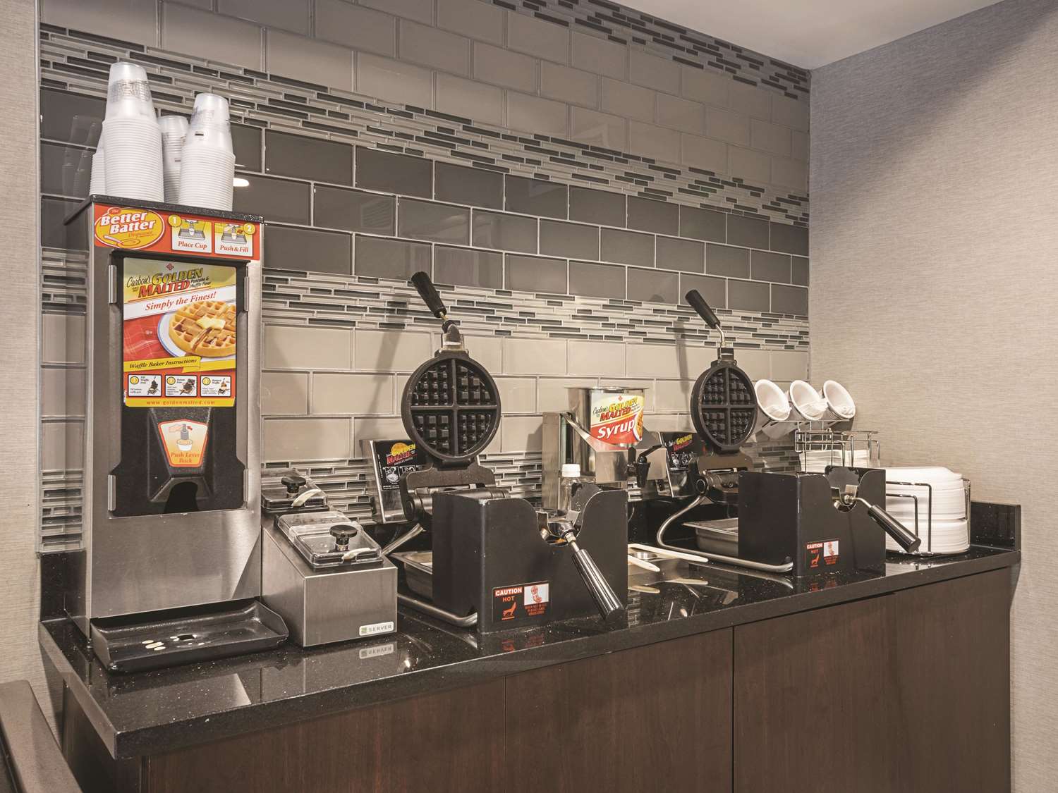 La Quinta Inn & Suites by Wyndham Hartford - Bradley Airport 28/47