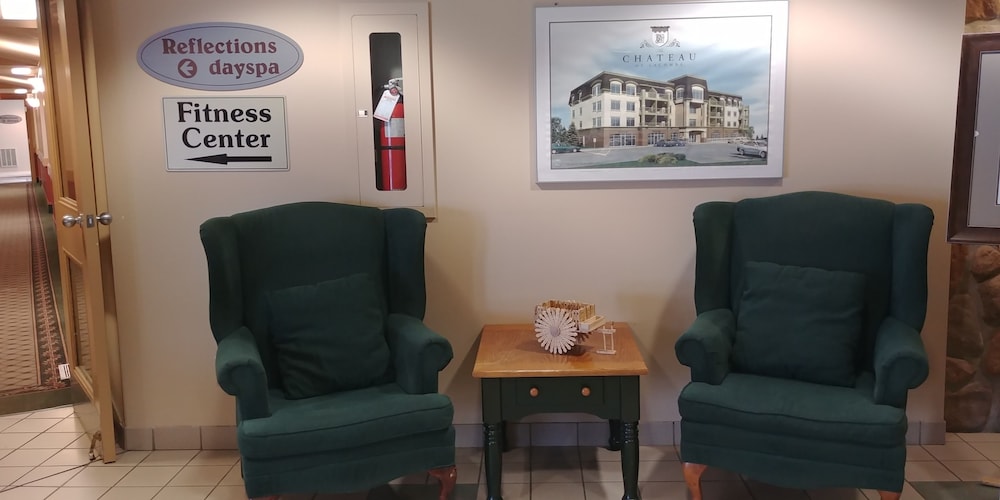 Travelodge by Wyndham Lacombe 35/54