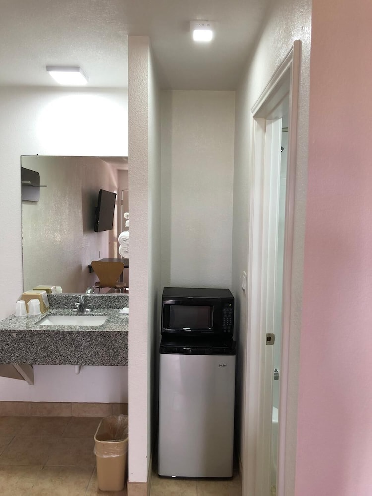 Motel6 Clute, TX 36/38