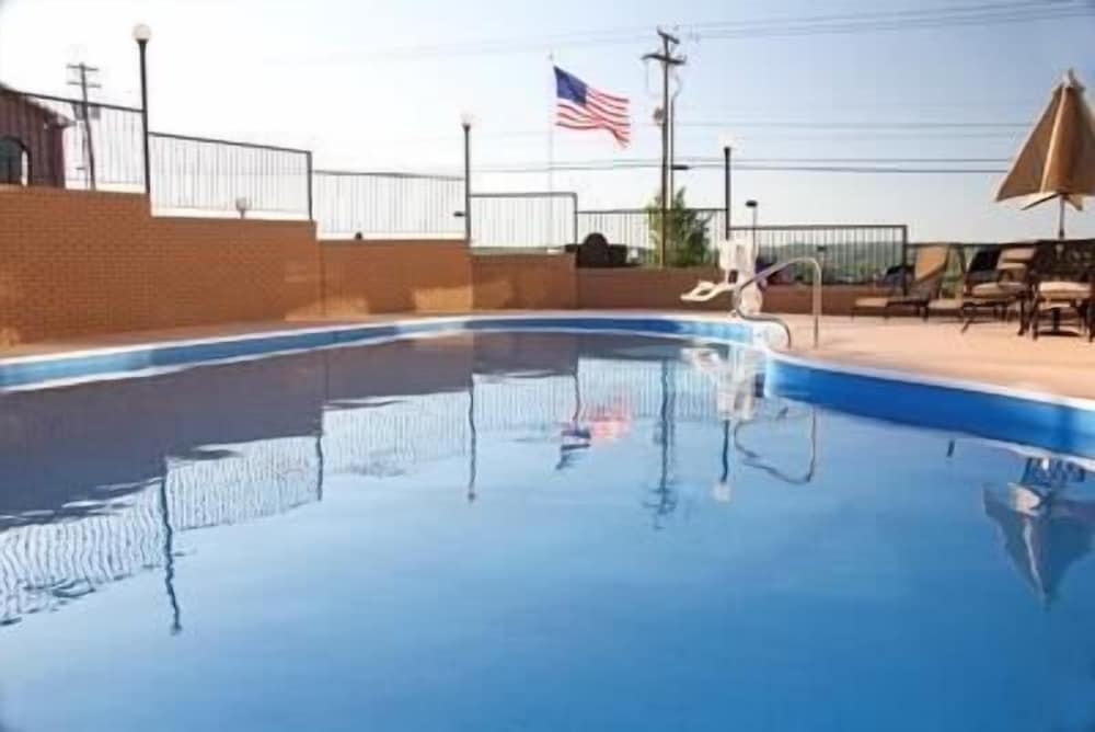 Grand View Inn and Suites 25/42