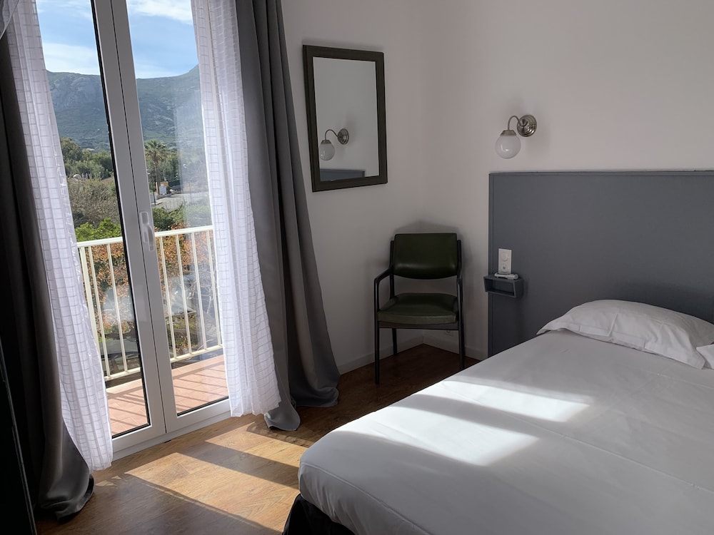 Hôtel Les Arbousiers 31/68