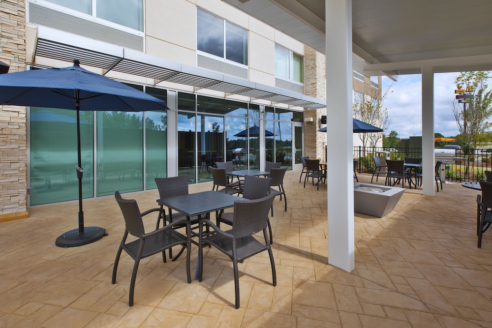 Holiday Inn Express And Suites South Hill 33/40