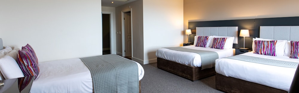 Ocean Sands Hotel 4/40