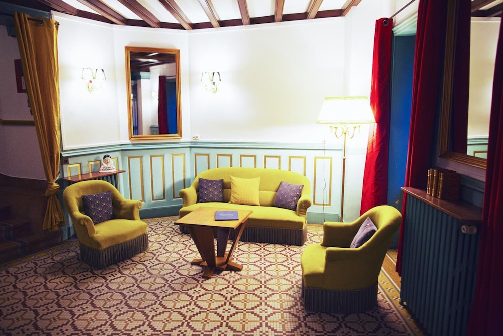 The Old Hotel Ravel 36/48