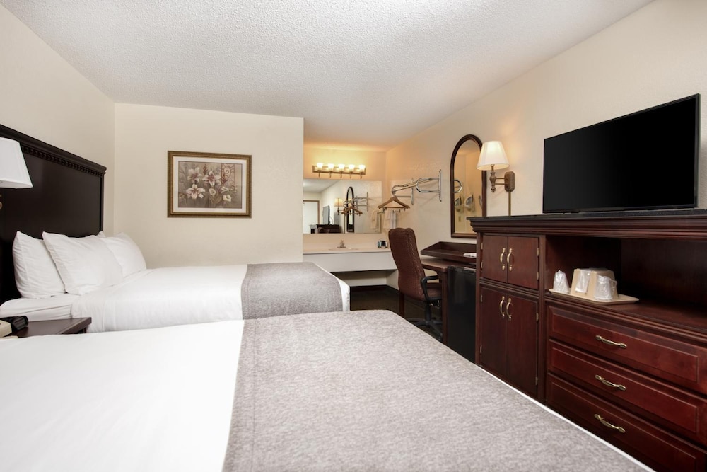 Brookwood Inn 19/46
