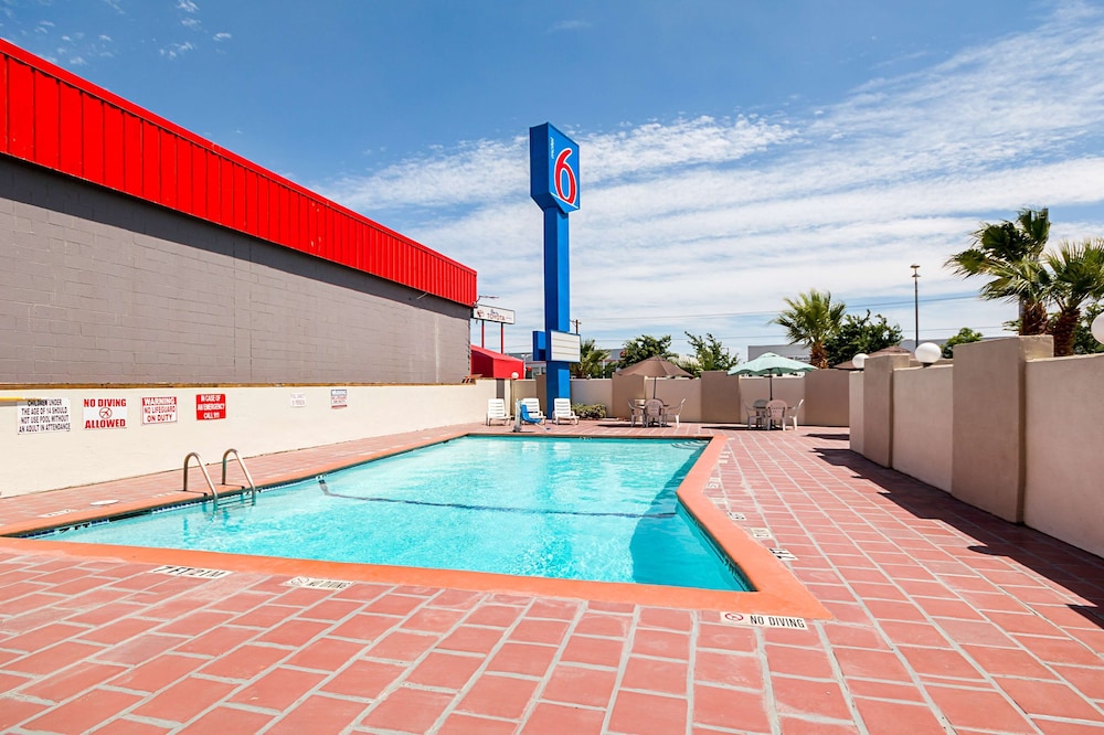 Motel6 El Paso, TX - Airport - Fort Bliss 34/44