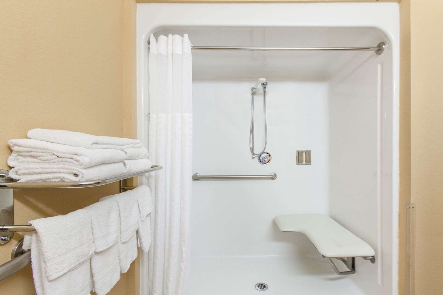 Microtel Inn And Suites By Wyndham Rogers 9/9