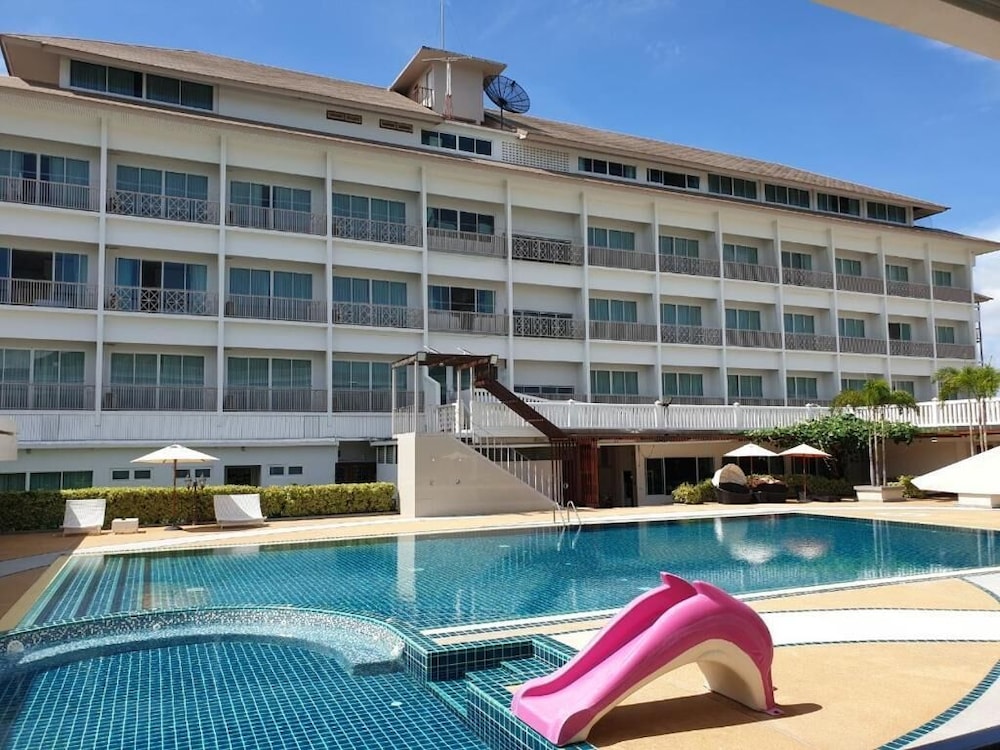 Swan Lake Hotel Sattahip 4/23